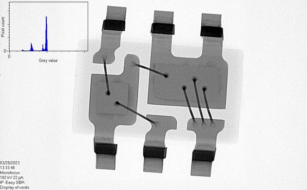 Elektronisches Bauteil im Röntgen